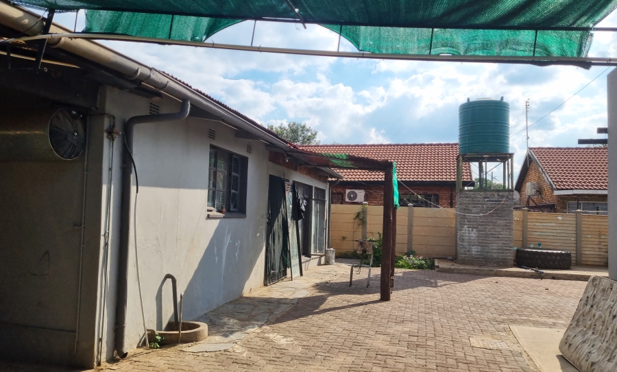 7 Bedroom Property for Sale in Oos Einde North West